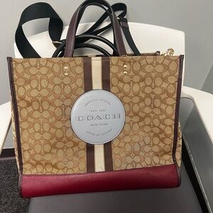 COACH DEMPSEY 40 MINT CONDITION